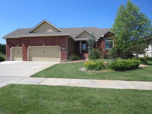15505 E Willowbrook Cir, Wichita, KS 67230