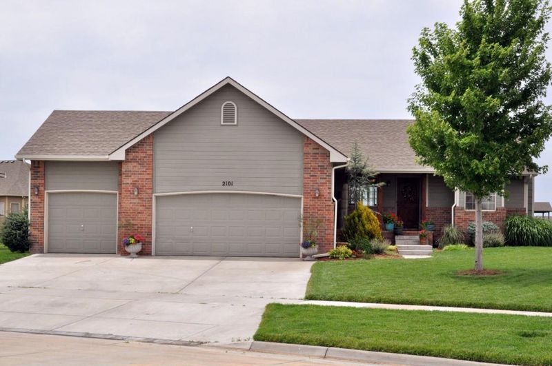 2101 Beltline, Newton, KS 67114