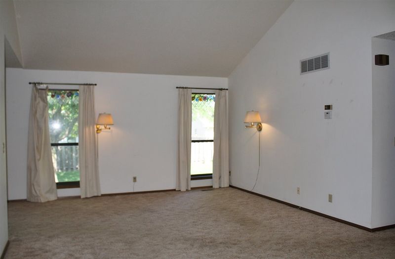 8649 E Cherry Creek Ct, Wichita, KS 67207