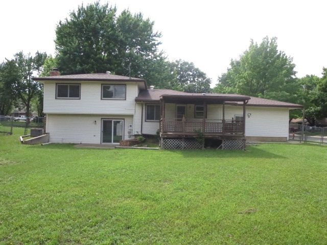 622 N Willow Dr, Derby, KS 67037