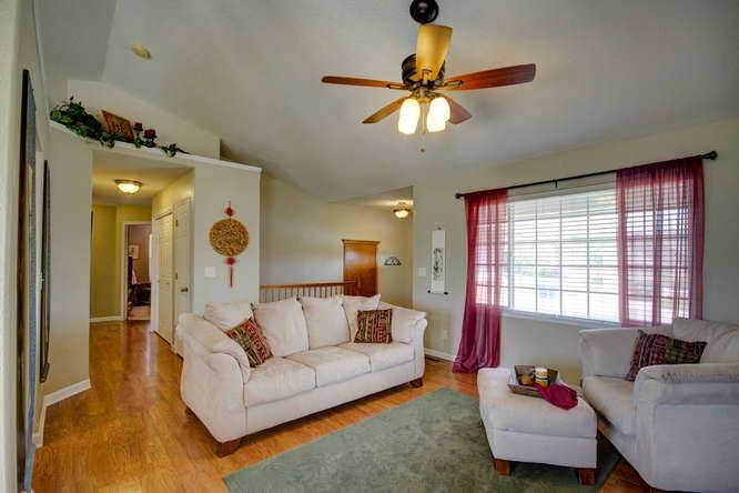 325 E Fieldstone Ct, Derby, KS 67037