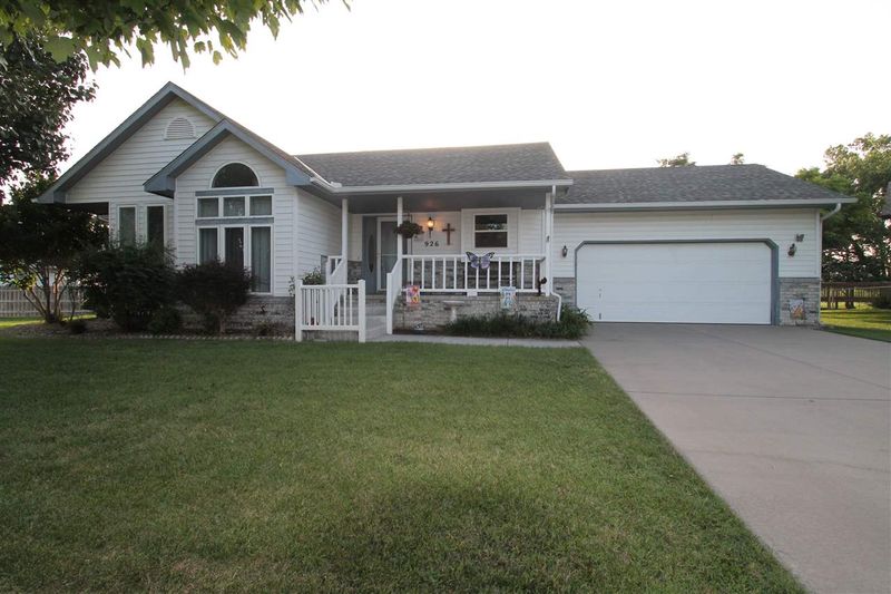 926 E Karla Ct, Haysville, KS 67060