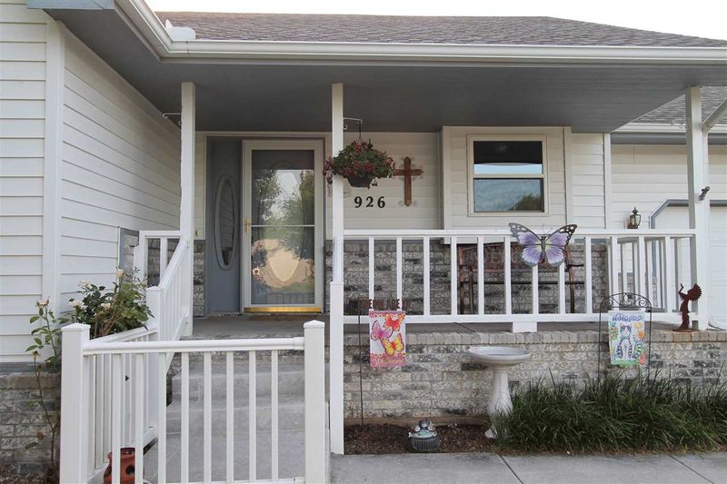 926 E Karla Ct, Haysville, KS 67060