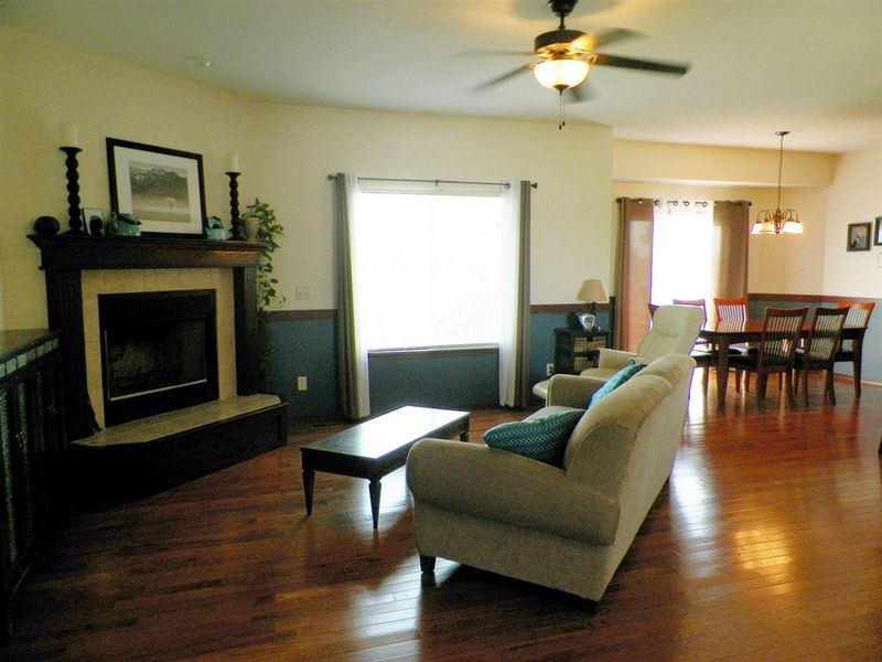 137 Springlake Dr, Newton, KS 67114