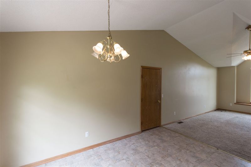 105 S Warren Ave, Rose Hill, KS 67133