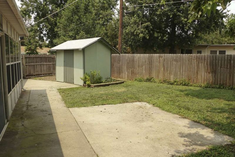 1002 E Denker St, Wichita, KS 67216
