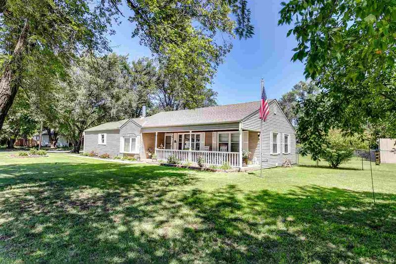 316 E Jones St, Maize, KS 67101