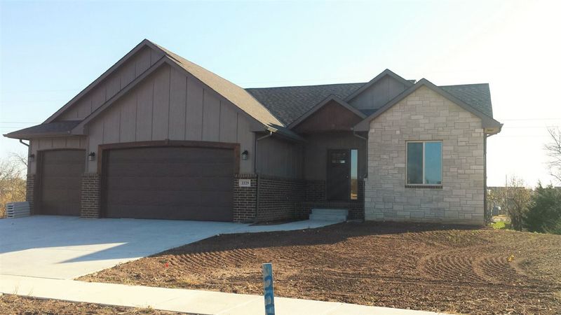 2225 E Birchwood Ct, Derby, KS 67037