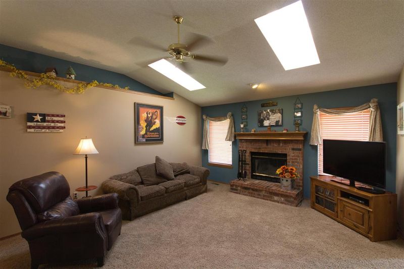 1712 E Southridge Cir, Derby, KS 67037