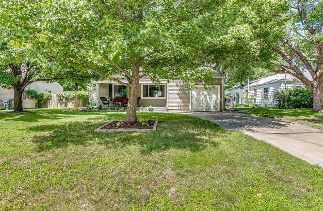 621 S Brookside Dr, Wichita, KS 67218