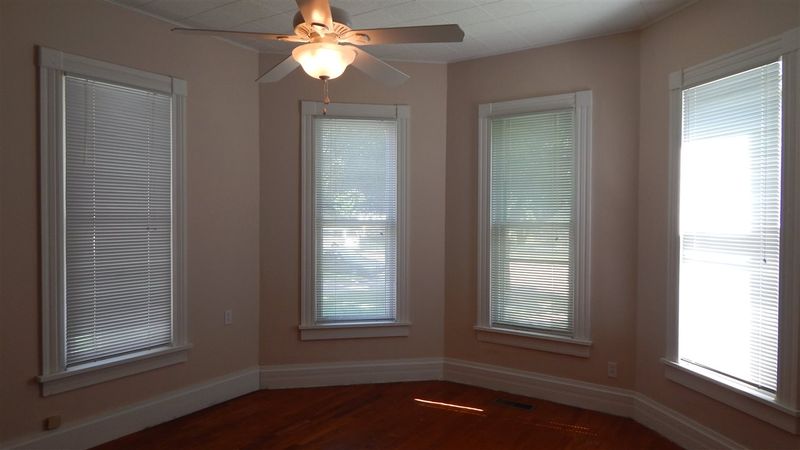 318 W 6th St, Newton, KS 67114