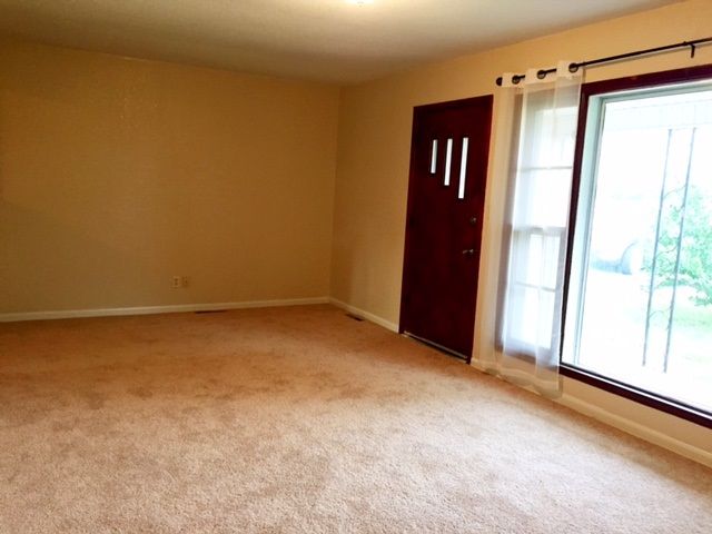 1209 N Spencer Rd, Newton, KS 67114