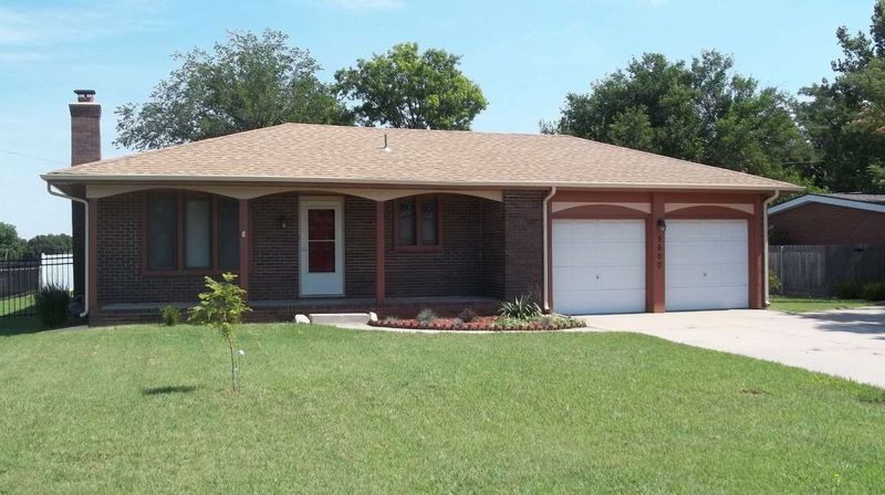 5600 E 41st St N, Bel Aire, KS 67220
