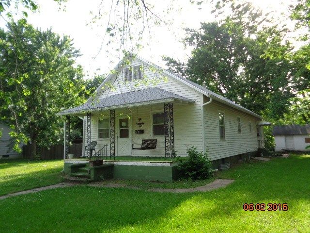 624 Chestnut St, Halstead, KS 67056