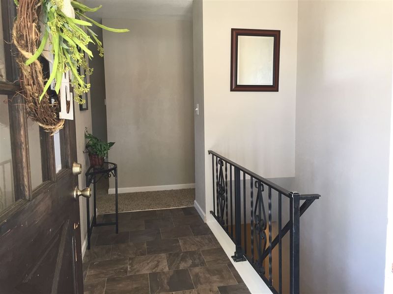 907 N 1st Ave, Mulvane, KS 67110