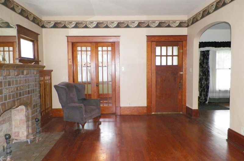 118 E 10th St, Newton, KS 67114