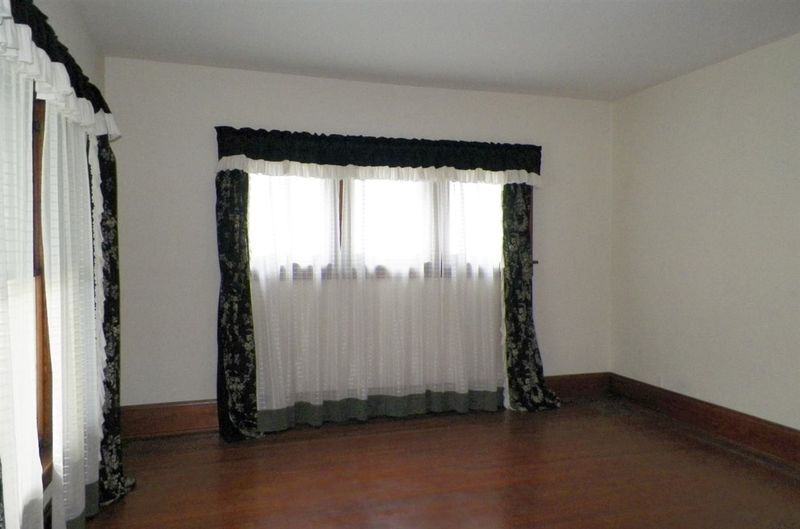 118 E 10th St, Newton, KS 67114