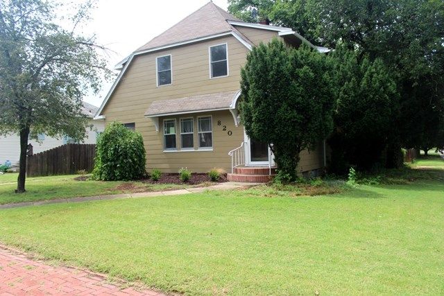 820 N Washington Ave, Wellington, KS 67152