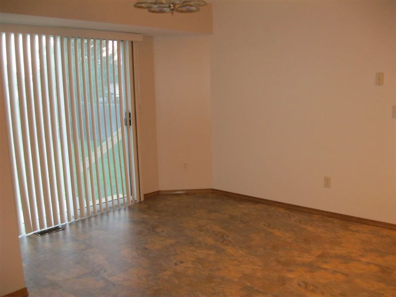 225 Sheffield St, Newton, KS 67114