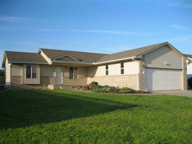 225 Sheffield St, Newton, KS 67114