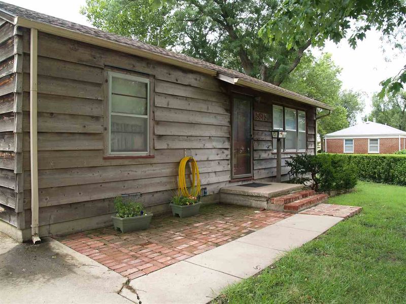 5815 E Bellaire St, Wichita, KS 67218