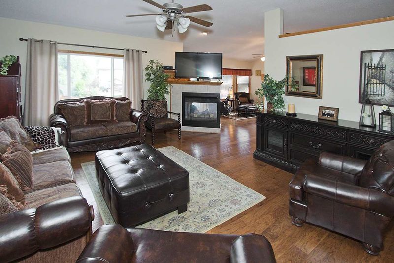119 S Onewood Cir, Andover, KS 67002