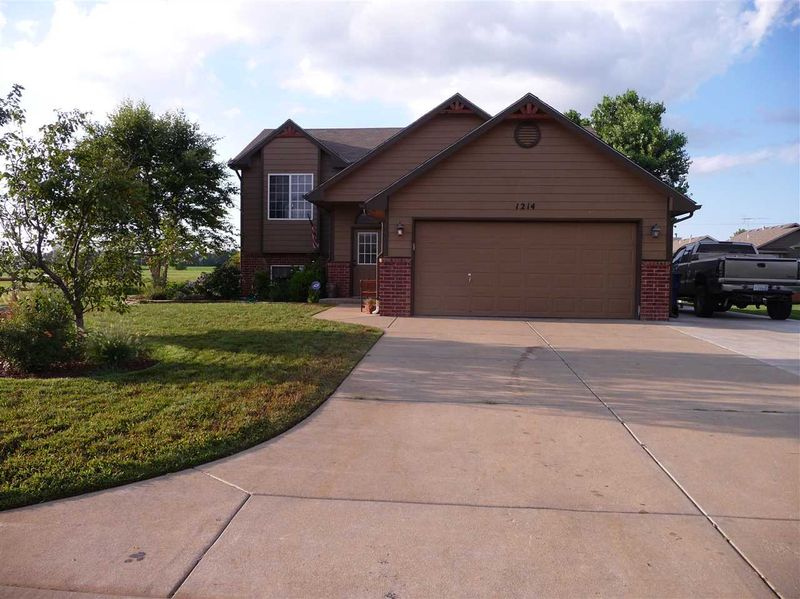 1214 E Red River Dr, Clearwater, KS 67026