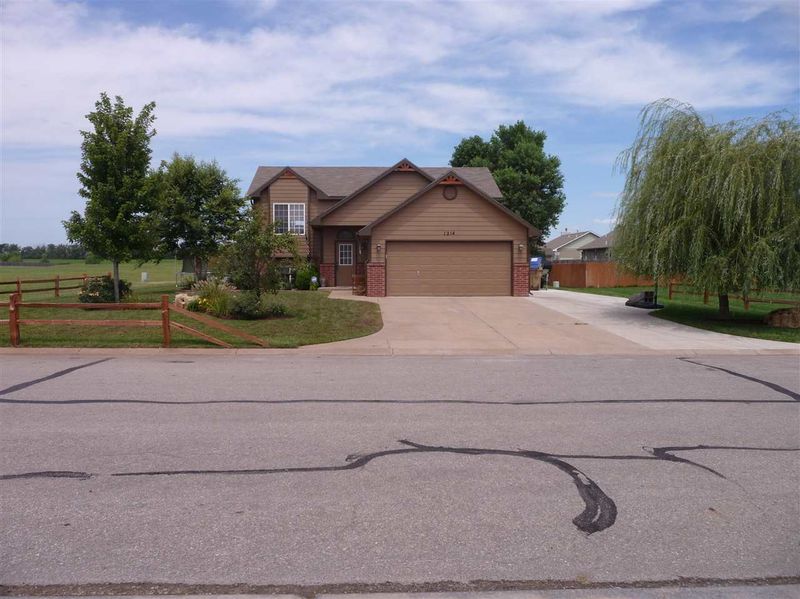 1214 E Red River Dr, Clearwater, KS 67026