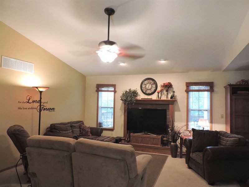 134 Chestnut Dr, Mulvane, KS 67110