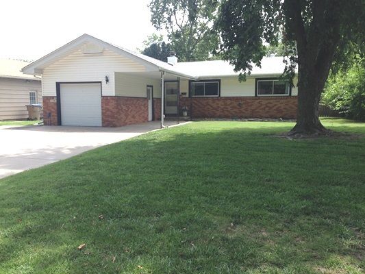 724 S Riverview Ave, Derby, KS 67037
