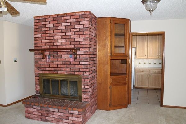 724 S Riverview Ave, Derby, KS 67037