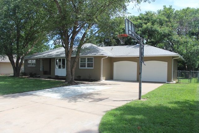 566 N Parallel Dr, Andover, KS 67002