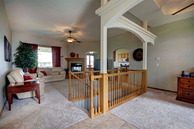 1431 E Woodbrook Ct, Derby, KS 67037