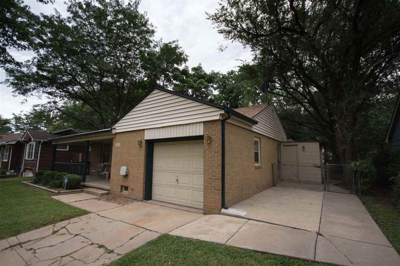 1813 Drollinger St, Wichita, KS 67218