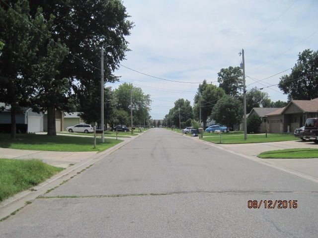 306 S Maple Ln, Wichita, KS 67209