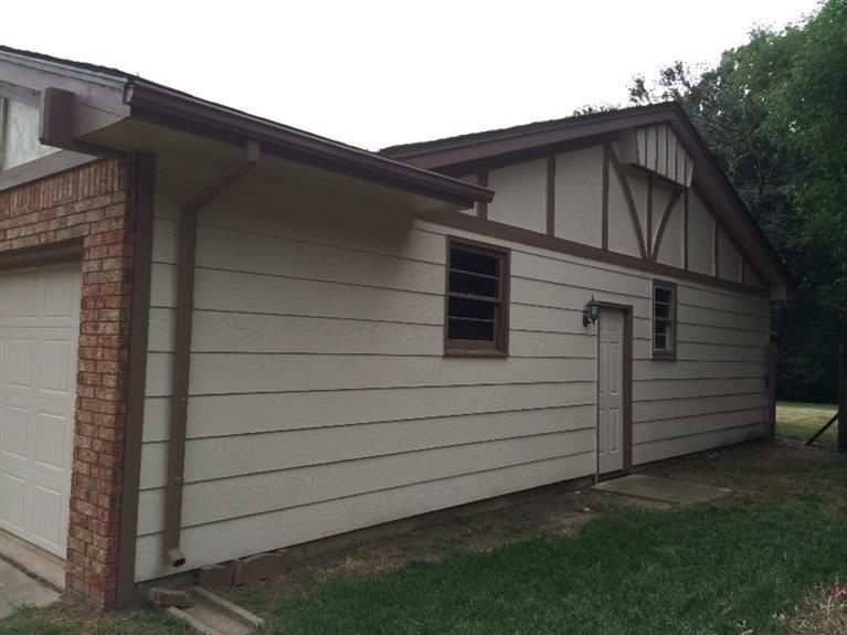 913 N Brook Forest Rd, Derby, KS 67037