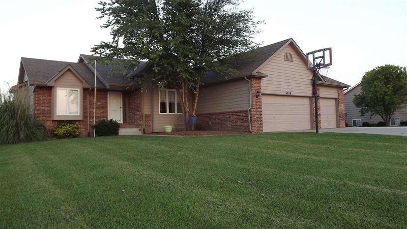 6520 Bedford Cir, Derby, KS 67037