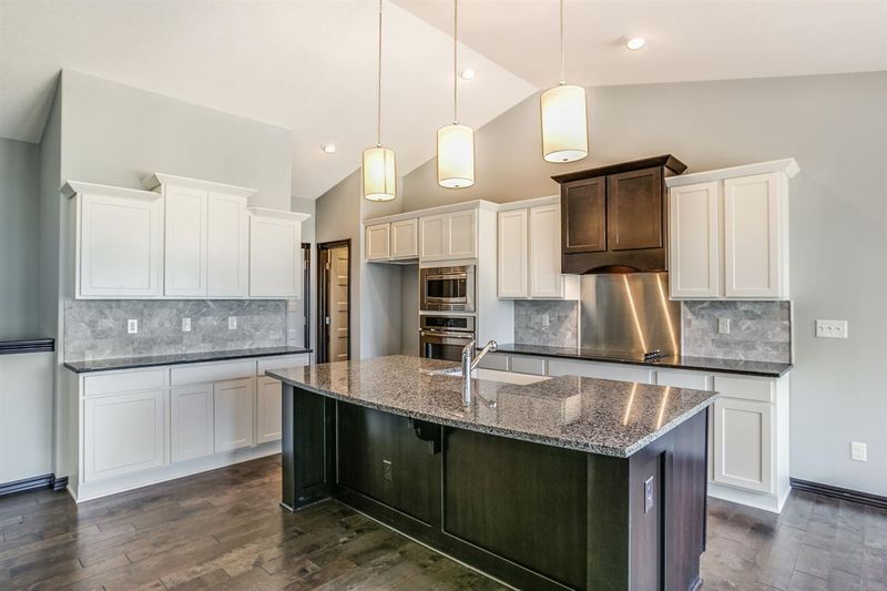 2649 N Bluestone Ct, Andover, KS 67002