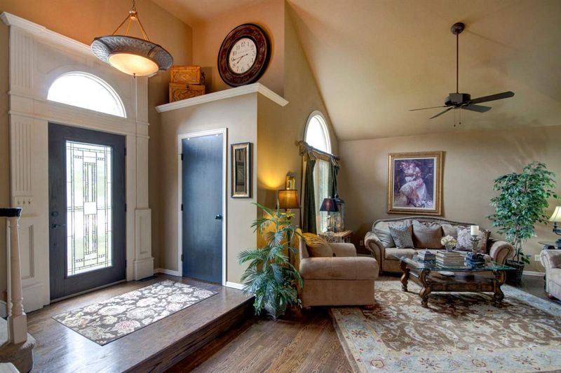 8602 E Mulberry Dr, Wichita, KS 67226
