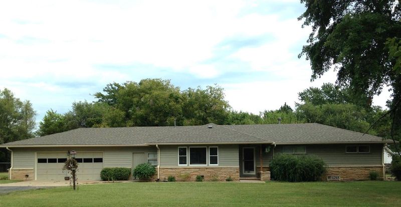 632 N Prosperity Ln, Andover, KS 67002