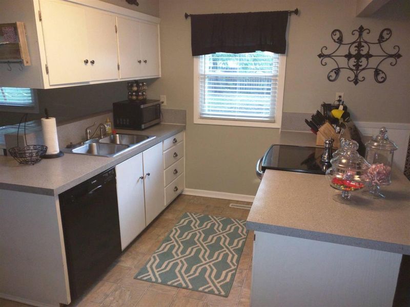 632 N Prosperity Ln, Andover, KS 67002