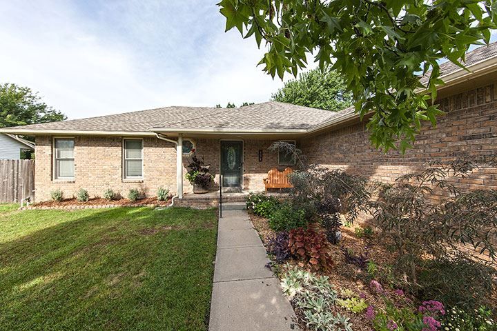 151 N Chapel Dr, Andover, KS 67002