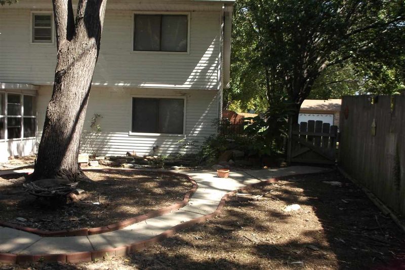 713 N Brook Forest, Derby, KS 67037