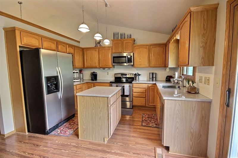 518 E Wild Plum Cir, Derby, KS 67037