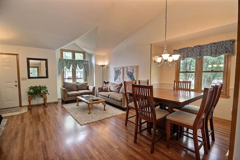 518 E Wild Plum Cir, Derby, KS 67037