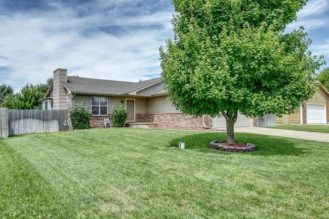1731 N Prairie Run Cir, Mulvane, KS 67110