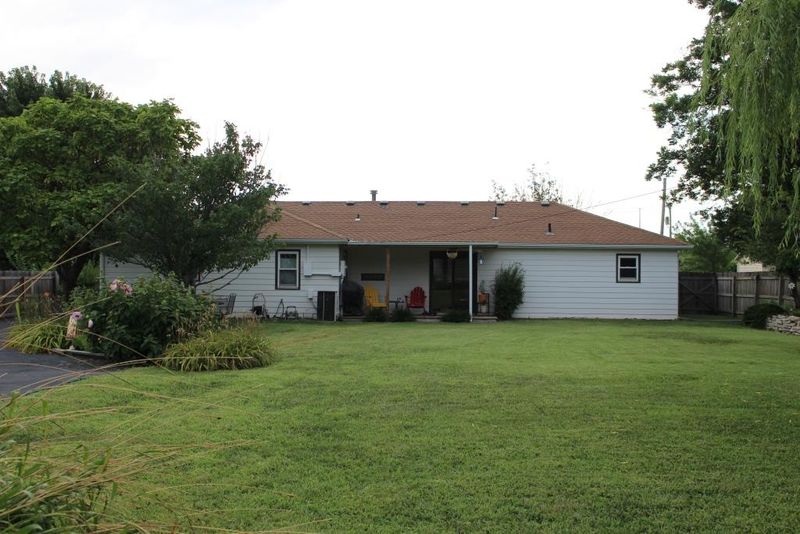 621 N Main St, Benton, KS 67017