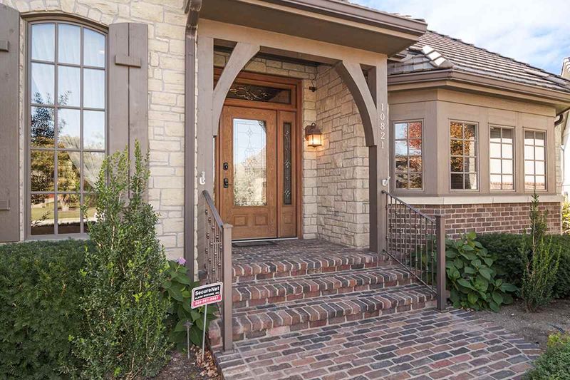 10821 E Glengate Cir, Wichita, KS 67206