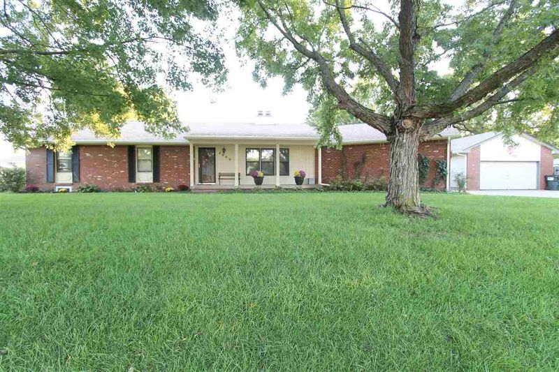 4009 E Haven Dr, Derby, KS 67037