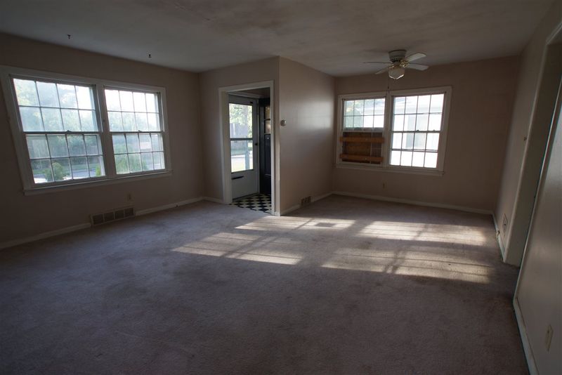 1044 N Pinecrest, Wichita, KS 67208